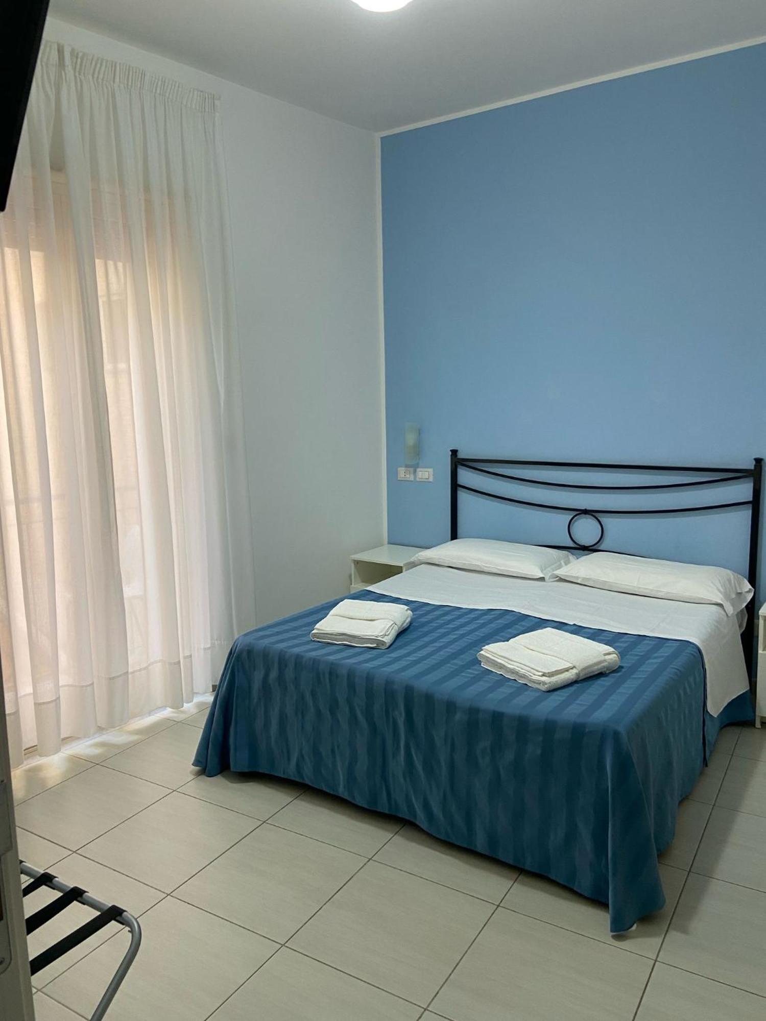 Maniel Beach Hotel Летоянни Экстерьер фото