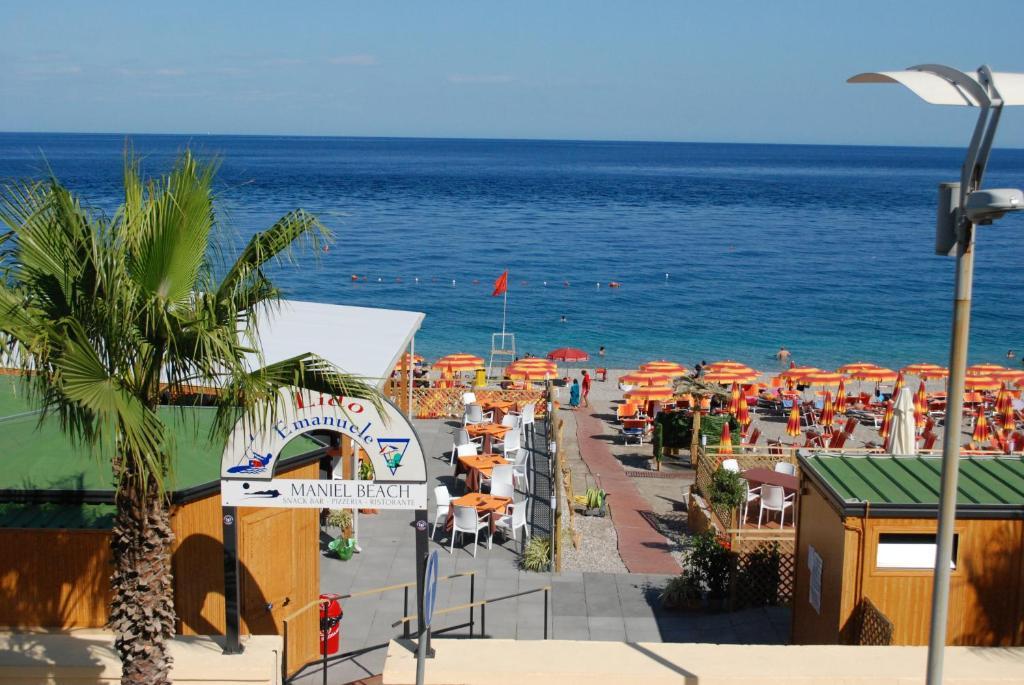 Maniel Beach Hotel Летоянни Экстерьер фото
